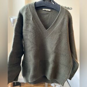 Vanessa Bruno // Olive V-Neck Sweater // M